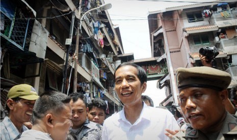Jokowi Bujuk Warga Tanah Tinggi Bangun Rumah Deret. "Kami Mau."